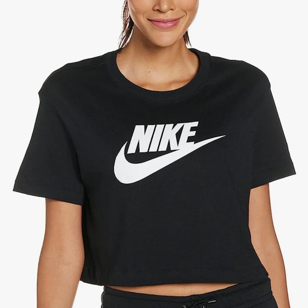 Nike Sportswear Essential Crop Tee NWT